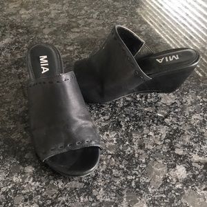 MIA black wedge peep toe mule
